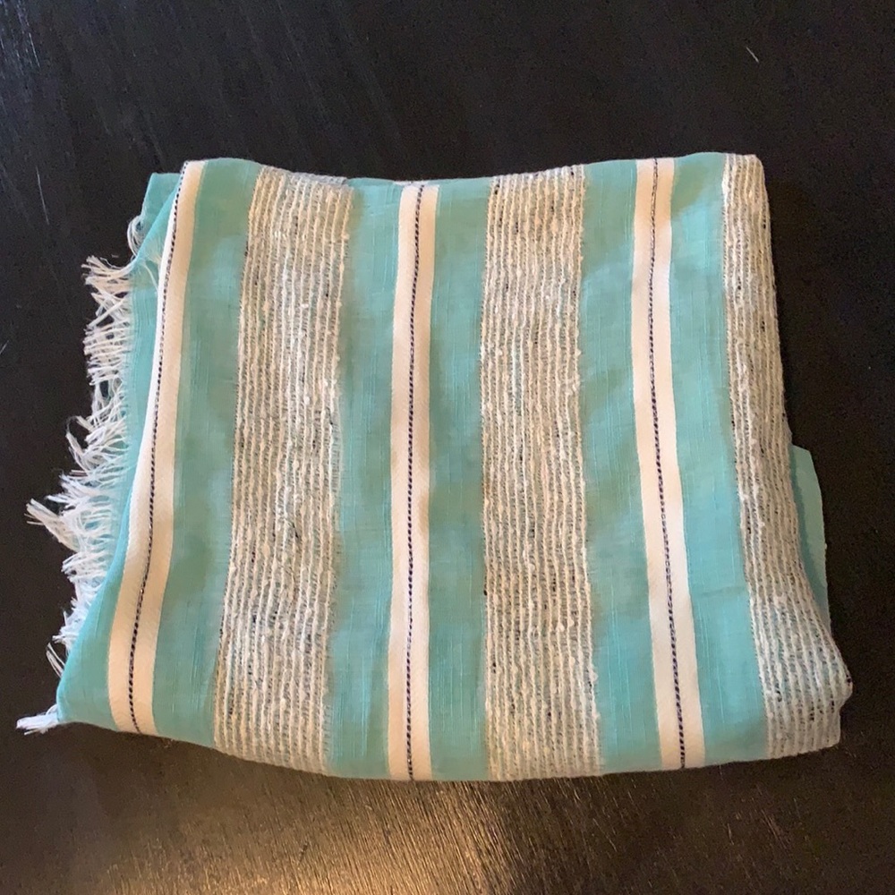 A long infinity scarf.